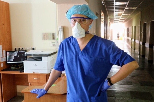 «Мы на войне, которую город не замечает». Как омские врачи борются с коронавирусом