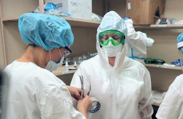 «Мы на войне, которую город не замечает». Как омские врачи борются с коронавирусом