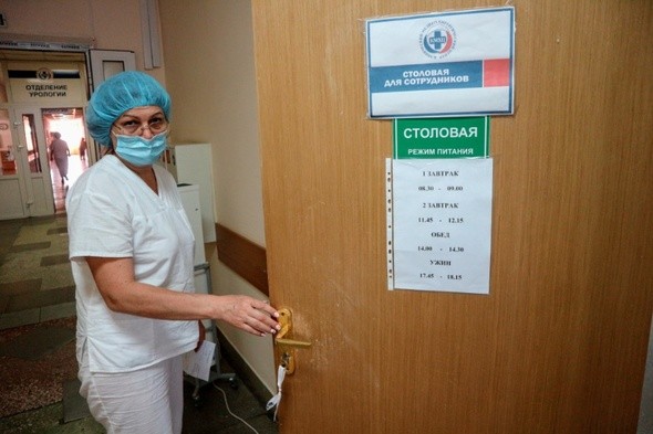 «Мы на войне, которую город не замечает». Как омские врачи борются с коронавирусом