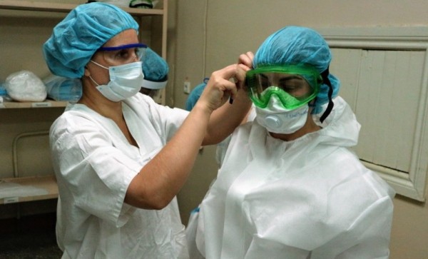 «Мы на войне, которую город не замечает». Как омские врачи борются с коронавирусом