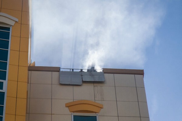 В недостроенном корпусе ОмГУ загорелась крыша