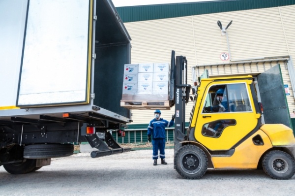 «Газпром нефть» передала Омской области свыше 1 млн средств защиты