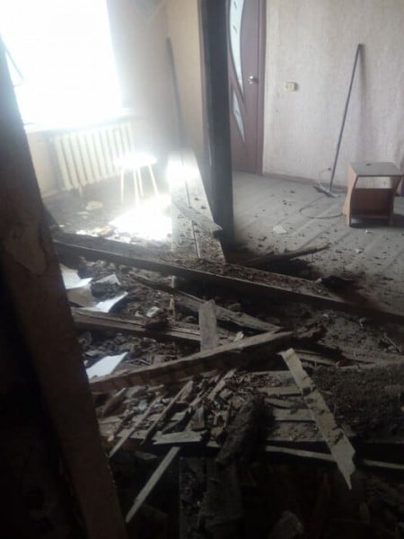 В Омске в ветхом жилом доме чердачные перекрытия рухнули в квартиру