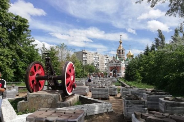 В Омске начали обновлять сквер «Юбилейный»