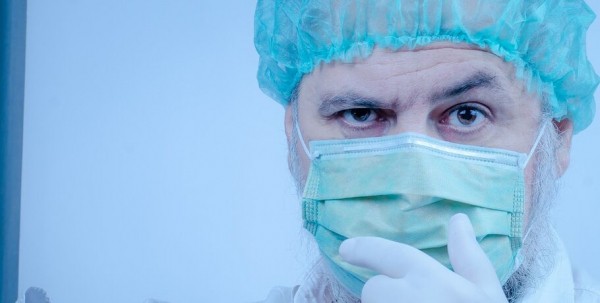 В Омске медики собрались в огромную толпу для сдачи теста на коронавирус В Омске медики собрались в огромную толпу для сдачи теста на коронавирус