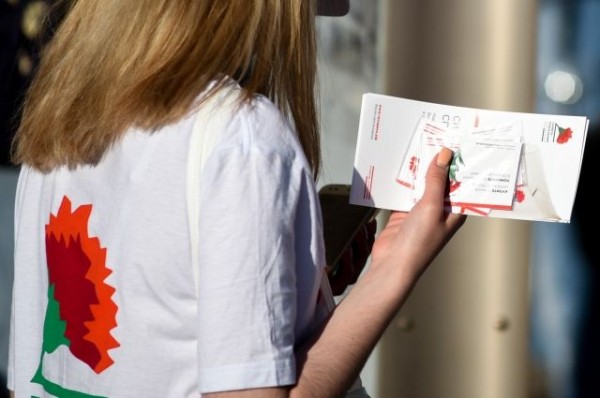 В Омской области стартовала благотворительная акция «Красная гвоздика»