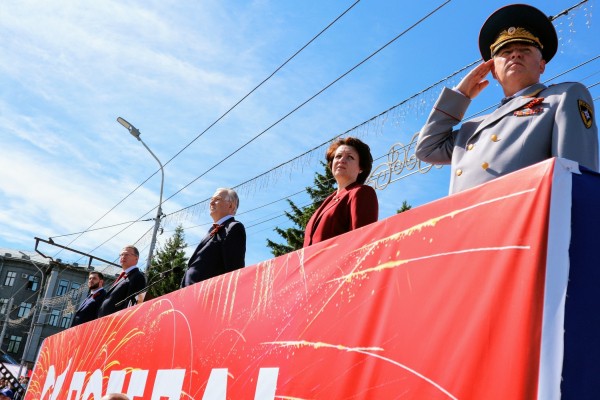 Шагом в масках! Как в Омске прошел самый необычный парад в истории 