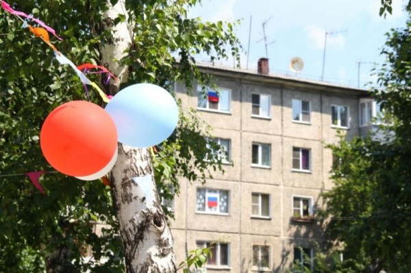 Концерты у домов и флешмобы. Как отмечают День России в Омске?