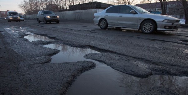 В Омске ищут ремонтников для двух дорог и путепровода, брошенных подрядчиком