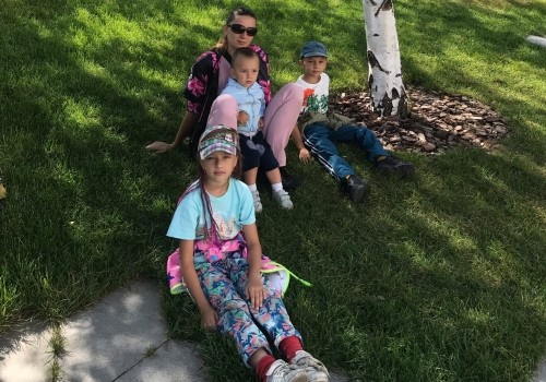 Многодетная семья Шерстянкиных шесть лет строит дом своими руками