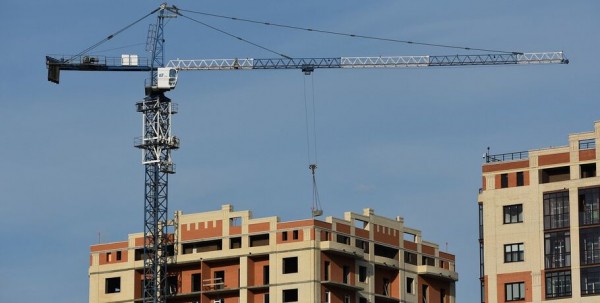 В Санкт-Петербурге при падении башенного крана погиб омич