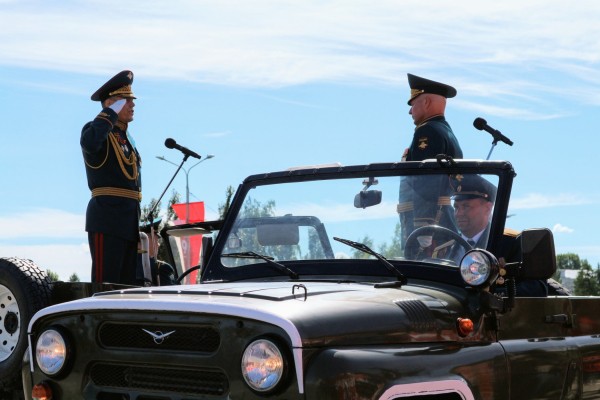 Шагом в масках! Как в Омске прошел самый необычный парад в истории 