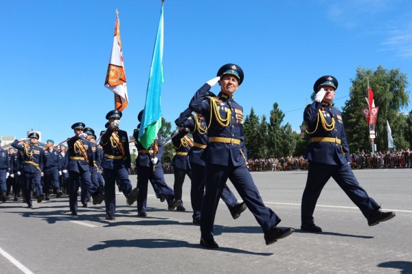 В Омске начался Парад Победы с четырьмя ветеранами В Омске начался Парад Победы с четырьмя ветеранами