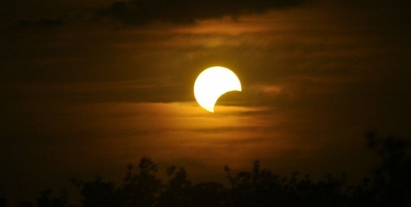 Смотрим, как прошло в Омске солнечное затмение