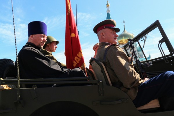 Шагом в масках! Как в Омске прошел самый необычный парад в истории 