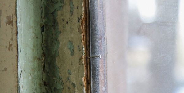 В жилой многоэтажке в Омске разошлись плиты