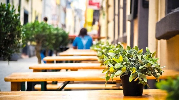 Омичей пустят в кафе только по предварительной записи Омичей пустят в кафе только по предварительной записи