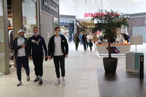 Тихое возвращение: как открылись торговые центры в Омске 