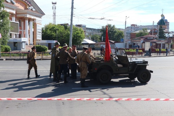 В Омске начался Парад Победы с четырьмя ветеранами В Омске начался Парад Победы с четырьмя ветеранами