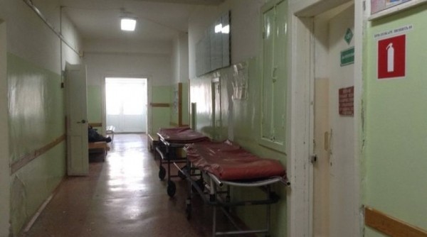 Алтайский пенсионер сломал бедро и умер от боли из-за отсутствия полиса