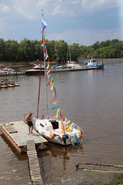 Флаги, песни, маски: как в Омске прошел День России?