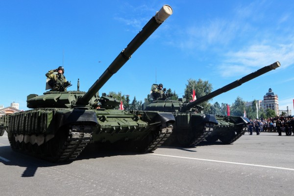 Шагом в масках! Как в Омске прошел самый необычный парад в истории 