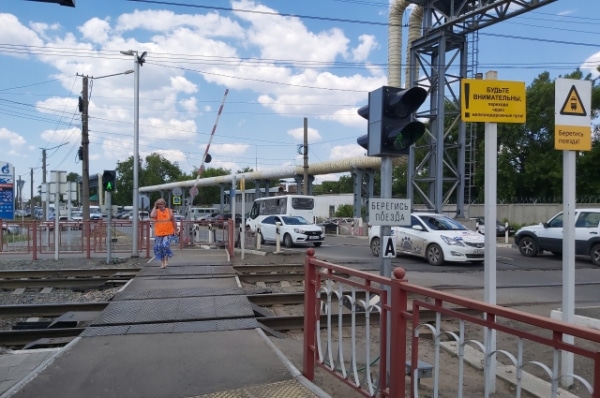 В Омске представили новые устройства для безопасности на ж/д переездах