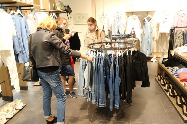 Тихое возвращение: как открылись торговые центры в Омске 