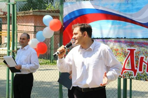 Флаги, песни, маски: как в Омске прошел День России?