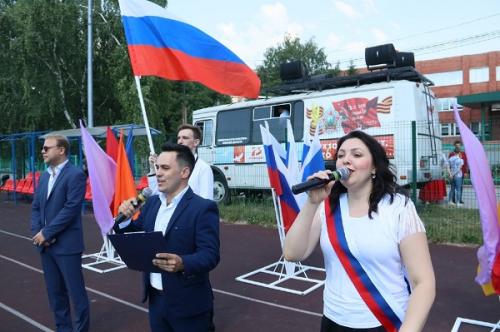 Флаги, песни, маски: как в Омске прошел День России?