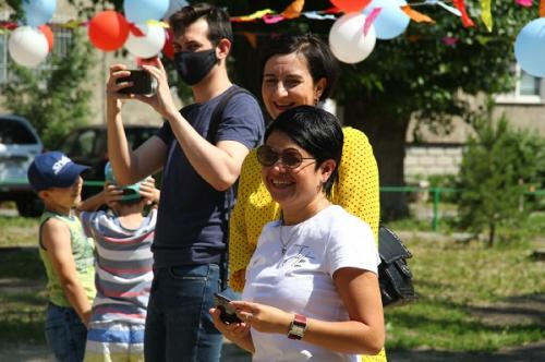 Флаги, песни, маски: как в Омске прошел День России?