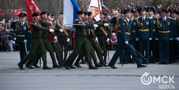 Военные выйдут на Парад Победы в масках и на дистанции друг от друга