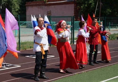 Флаги, песни, маски: как в Омске прошел День России?