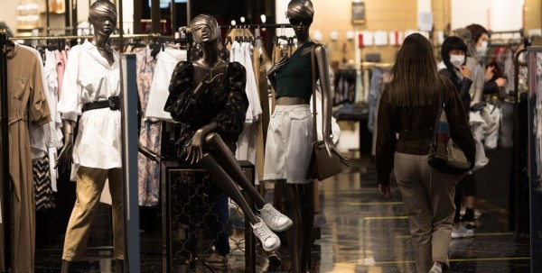 Ослабление режима. Первый день работы торговых центров в Омске