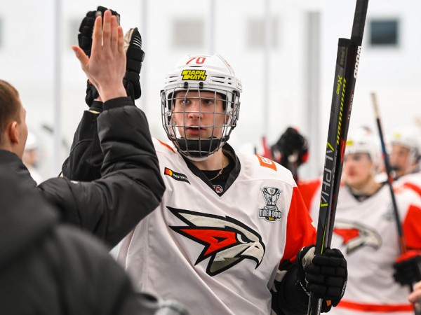 
        Владимир Машков: «Работаю, чтобы в новом сезоне уже попасть в ВХЛ – теперь всё зависит от меня»
      