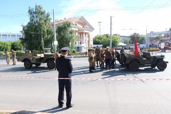 В Омске начался Парад Победы с четырьмя ветеранами В Омске начался Парад Победы с четырьмя ветеранами