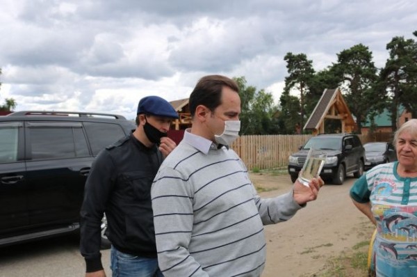 Министр убедился в неудовлетворительном состоянии водопровода в Красноярке