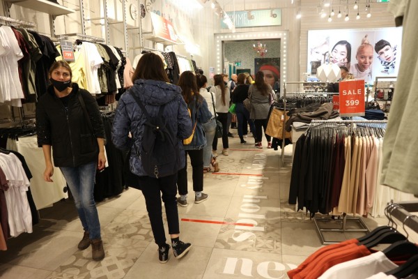 Тихое возвращение: как открылись торговые центры в Омске 