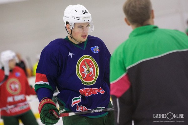 
        Трансферы недели в КХЛ: «Авангард» подписал супербомбардира, а «Салават Юлаев» вернул воспитанника
      