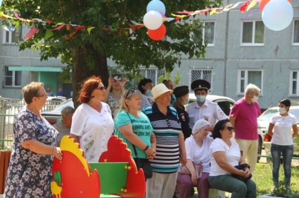 Концерты у домов и флешмобы. Как отмечают День России в Омске?