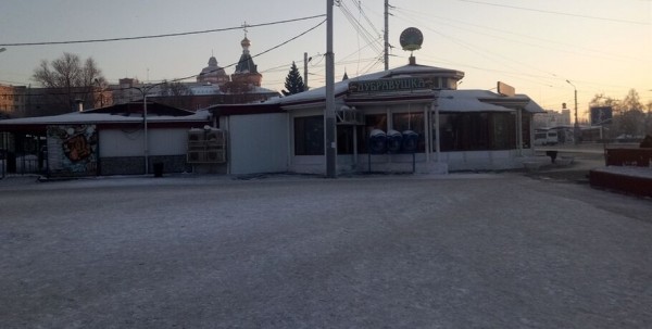 Кафе у кинотеатра "Маяковский" снесут как самострой Кафе у кинотеатра "Маяковский" снесут как самострой