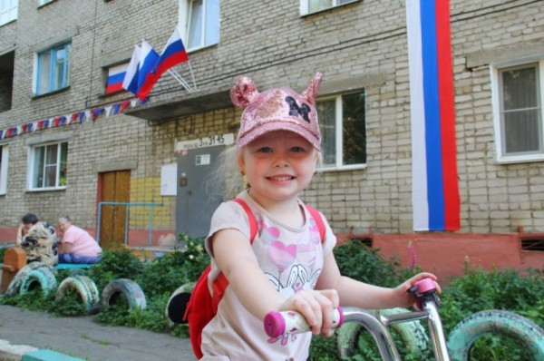 Концерты у домов и флешмобы. Как отмечают День России в Омске?