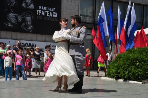 Стихи, флешмобы и большой концерт. Как будут отмечать День России в Омске?