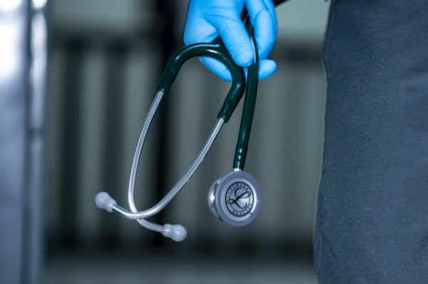 «Если бы не вы, я бы умерла». Тёплые истории пациентов о медработниках