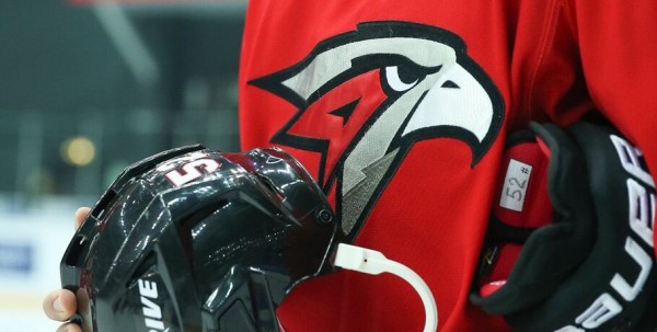 Нападающий "Ванкувера" может перейти в "Авангард" Нападающий "Ванкувера" может перейти в "Авангард"