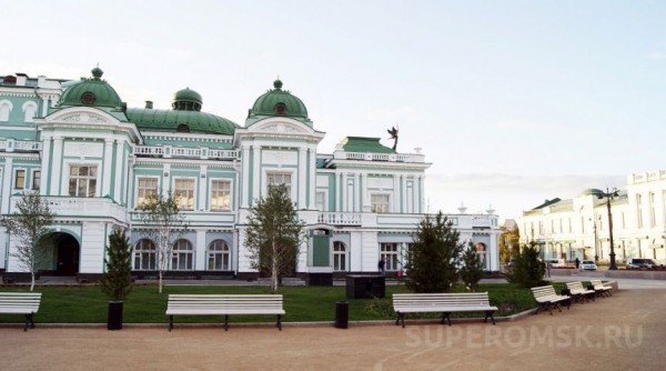 Бывшего директора омской драмы Лапухина заново представили коллективу театра