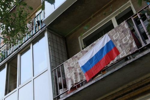 Флаги, песни, маски: как в Омске прошел День России?