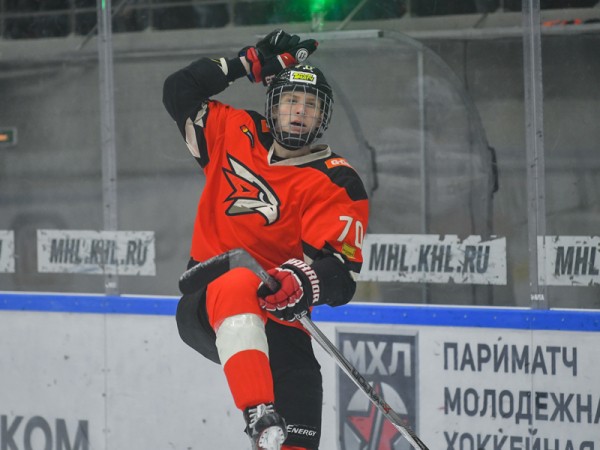 
        Владимир Машков: «Работаю, чтобы в новом сезоне уже попасть в ВХЛ – теперь всё зависит от меня»
      