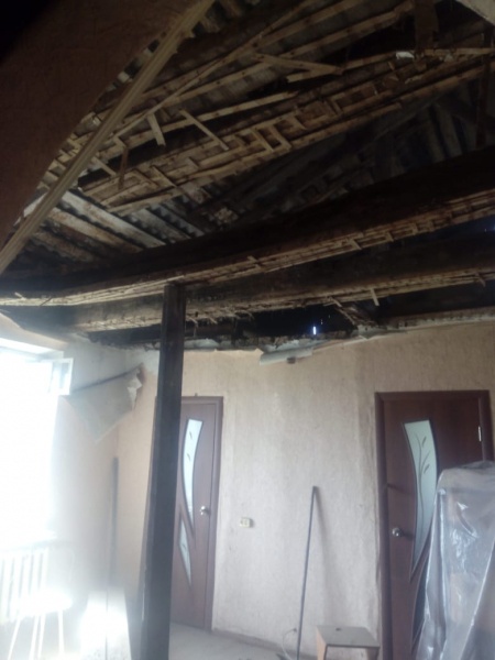 Спасайтесь сами. Аварийный дом может рухнуть в любой момент