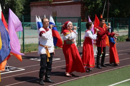 Флаги, песни, маски: как в Омске прошел День России?